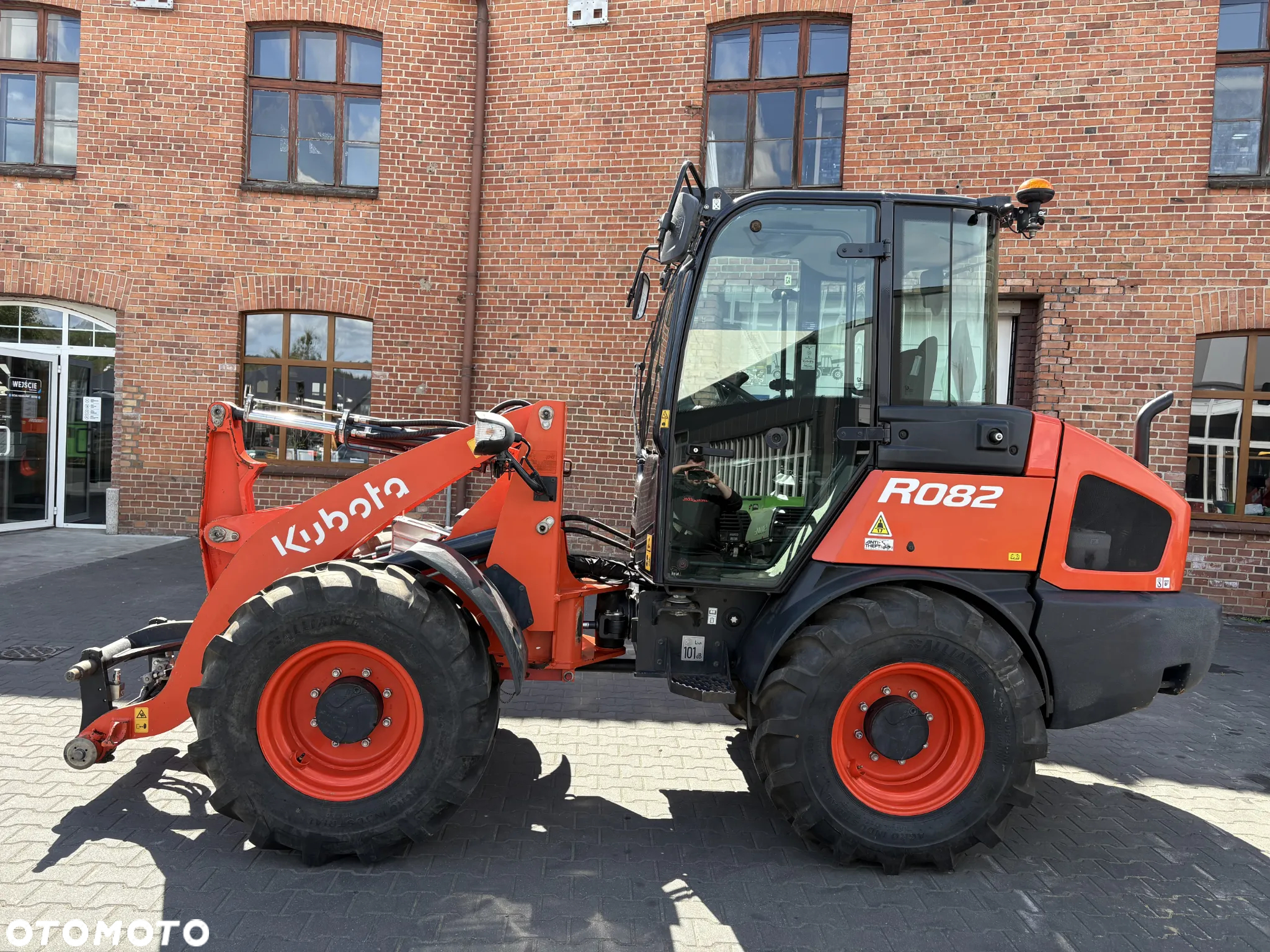 Kubota R082 - 2