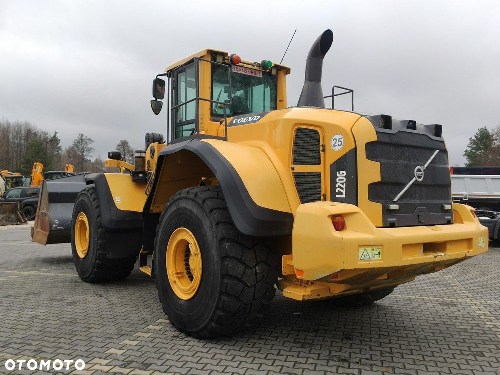 Volvo L 220G - 14