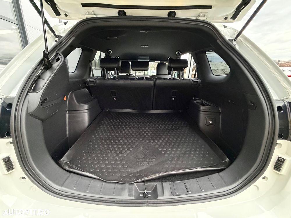 Mitsubishi Outlander - 11