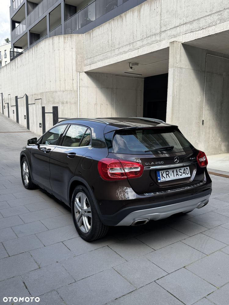 Mercedes-Benz GLA 250 4-Matic - 4