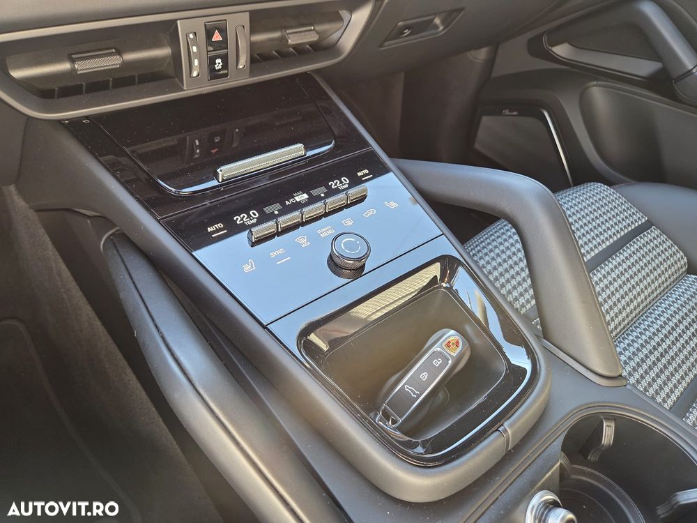 Porsche Cayenne Coupe GTS Tiptronic S - 32
