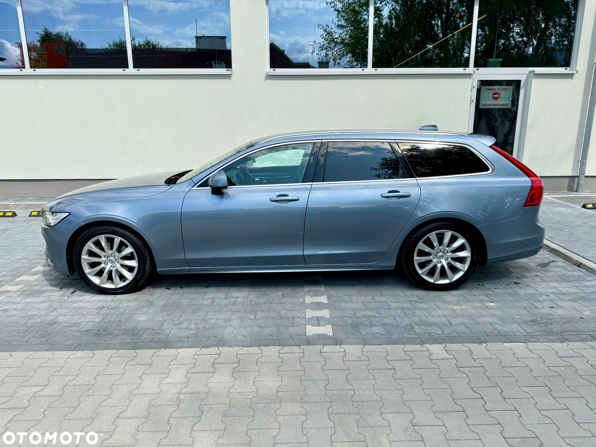 Volvo V90 D4 AWD Momentum - 9