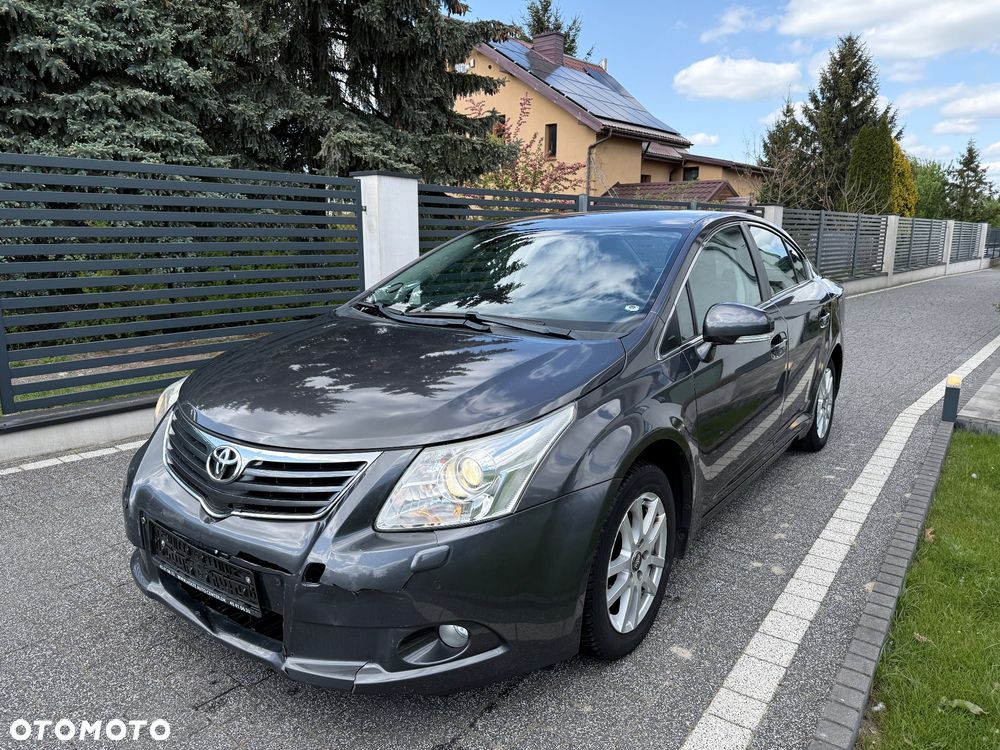Toyota Avensis 1.8 Luna - 1