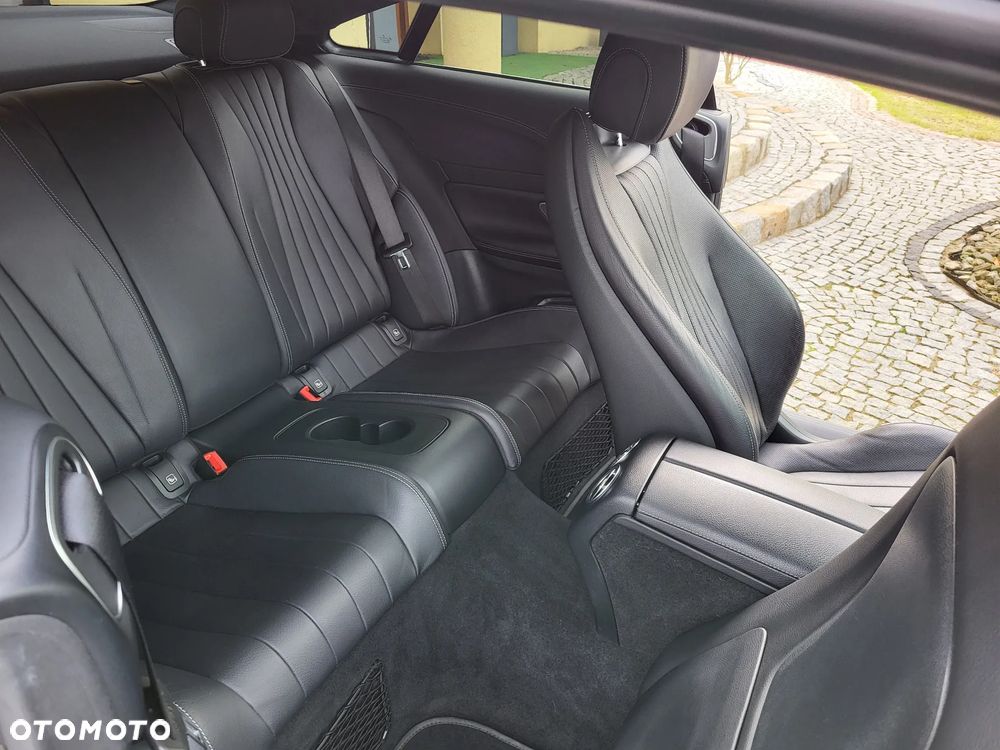Mercedes-Benz Klasa E 400 Coupe 4-Matic 9G-TRONIC - 22