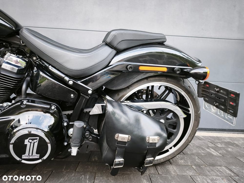 Harley-Davidson Softail Breakout - 17