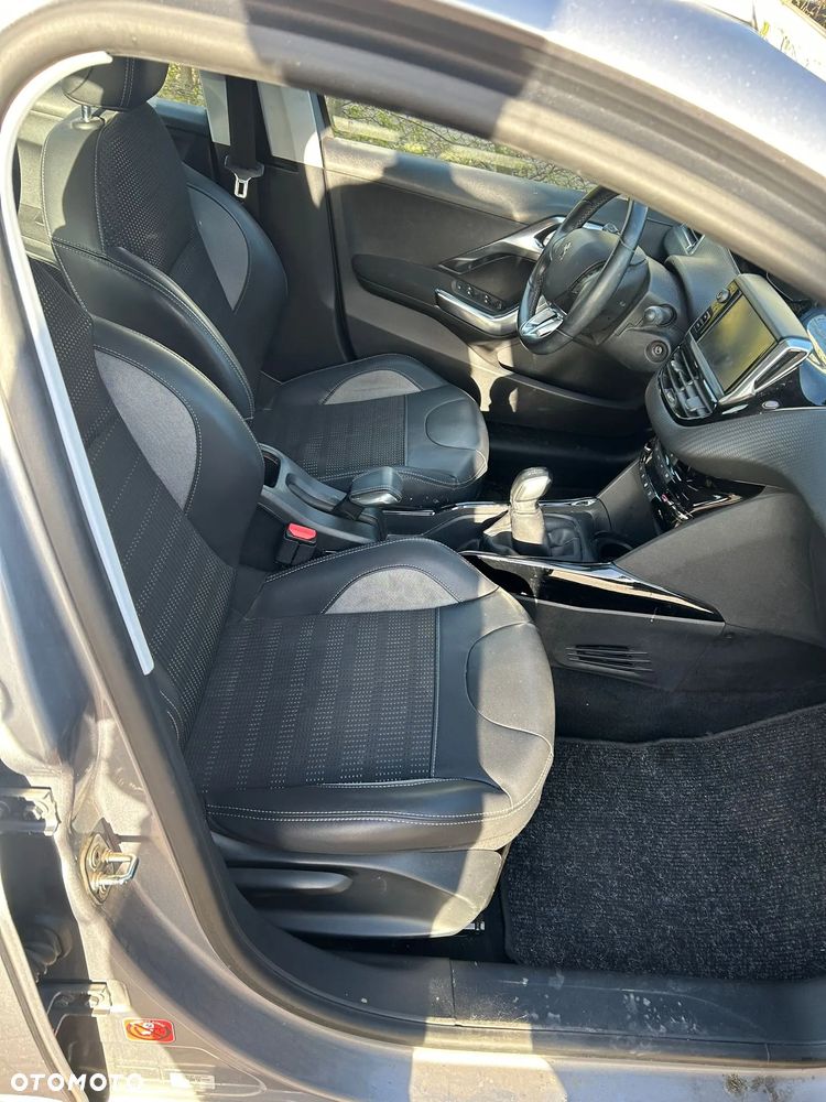 Peugeot 2008 1.2 Pure Tech Allure S&S - 6