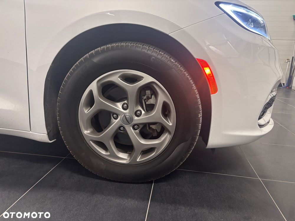 Chrysler Pacifica - 5