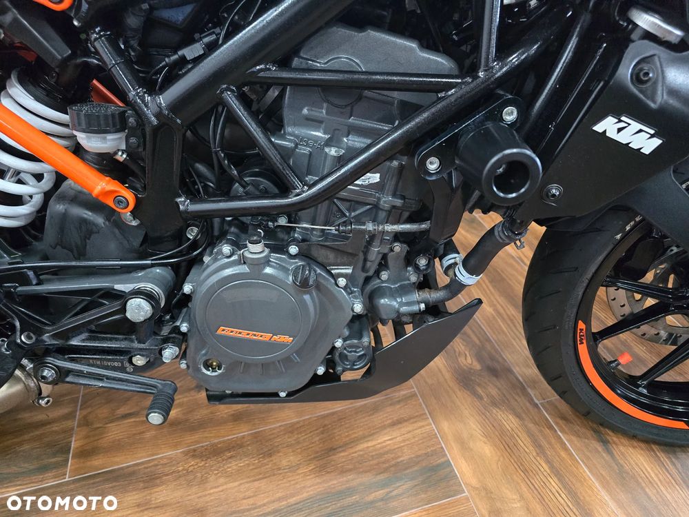 KTM Duke - 18