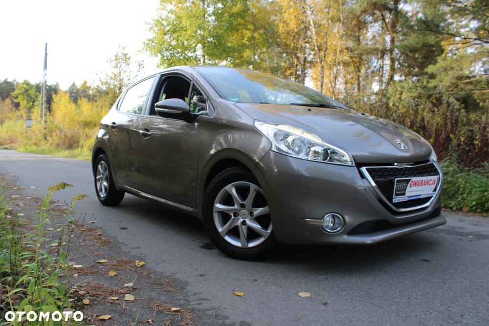 Peugeot 208 2012 photo 4