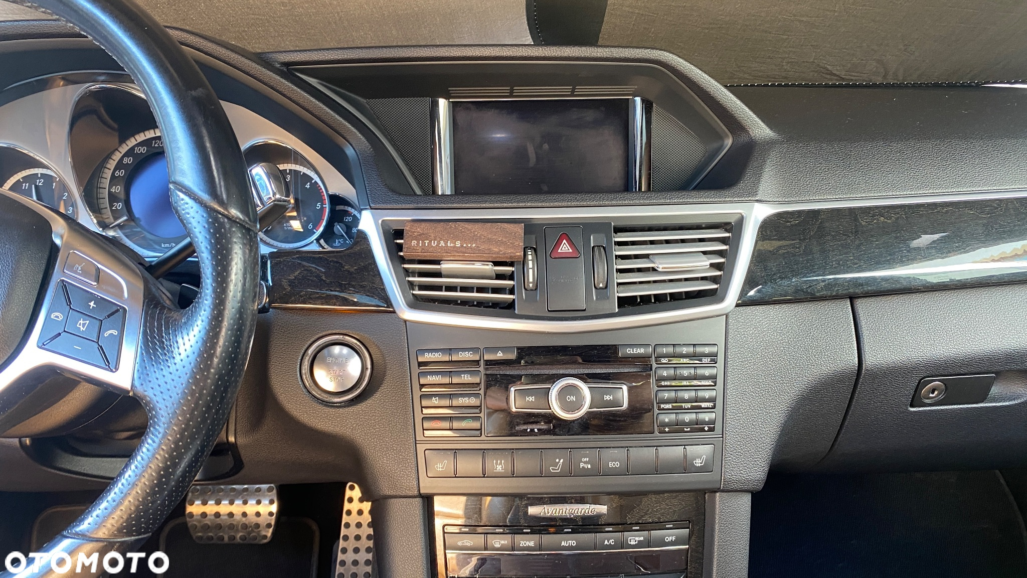 Mercedes-Benz Klasa E 300 CDI BlueEff Avantgarde - 13