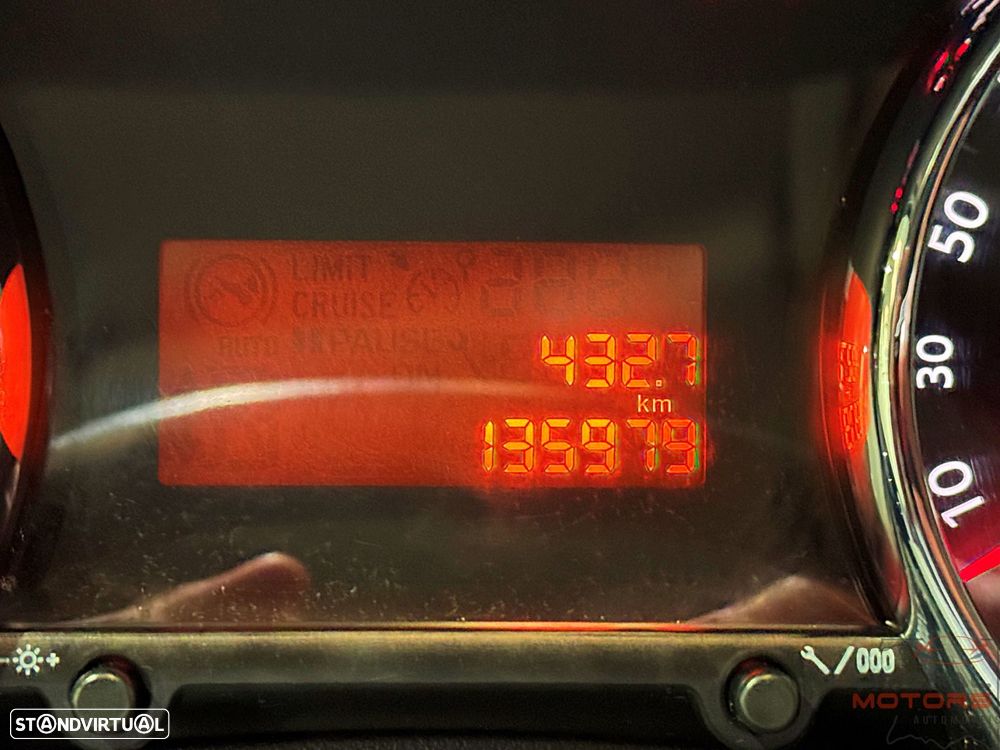 Peugeot 5008 1.6 HDi 7L SE Style - 23