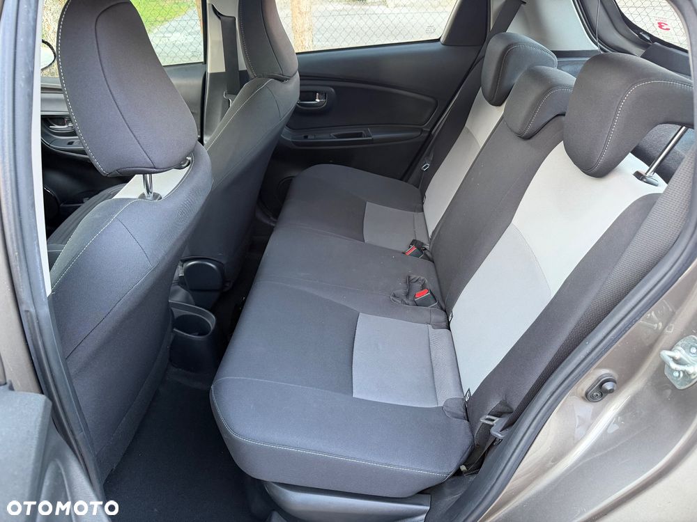 Toyota Yaris Hybrid 100 Terra - 20