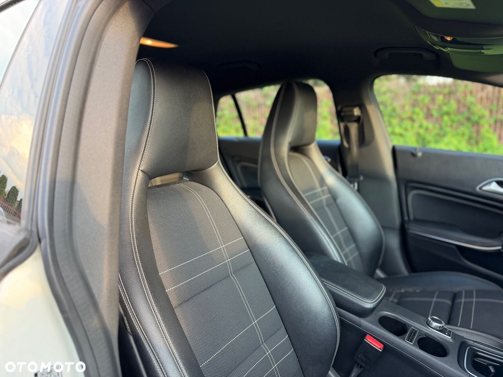 Mercedes-Benz CLA 200 d 7G-DCT - 24
