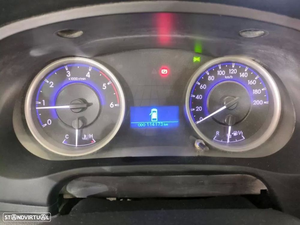 Toyota Hilux 2.4 D-4D 4WD Tracker - 4