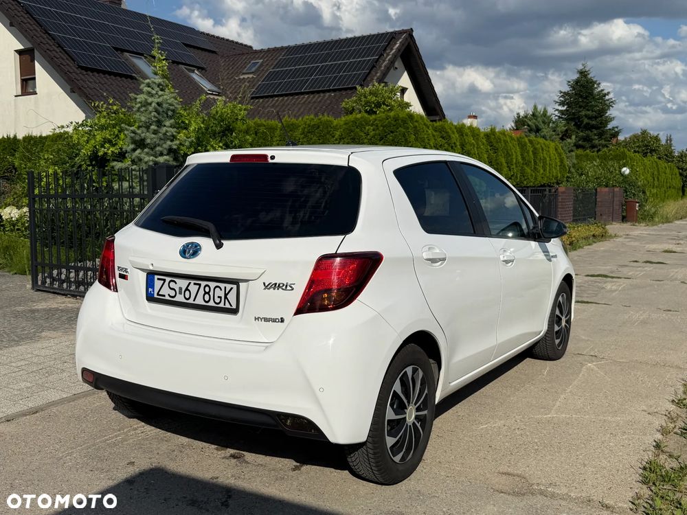 Toyota Yaris Hybrid 100 Premium - 13