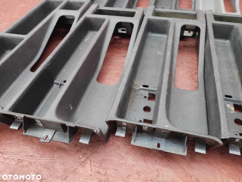 BMW E36 SEDAN / TOURING / COUPE / CABRIO / COMPACT ORYGINALNE TUNELE ŚRODKOWE BEZ PODŁOKIETNIKA O NR.  8 162 669 / 8 132 839 W DOBRYM STANIE - 4