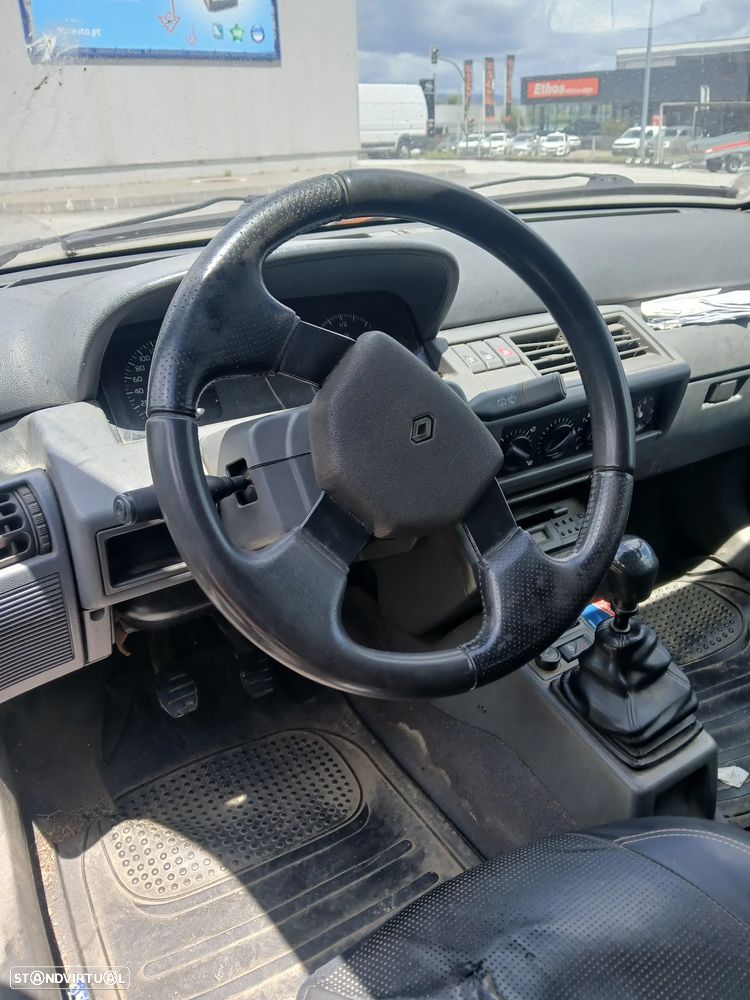 Renault Clio 1.9 D RXE - 4