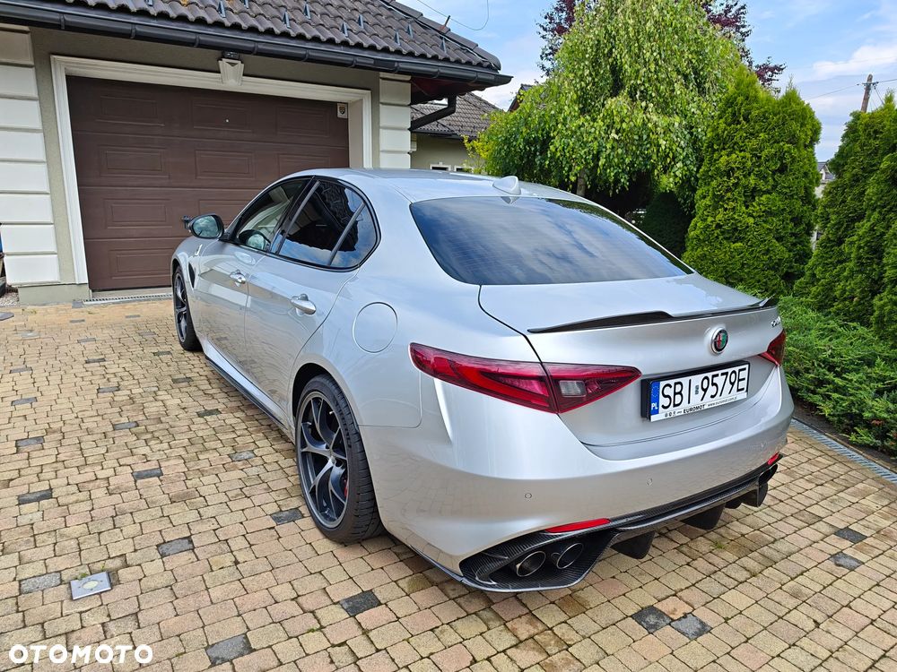Alfa Romeo Giulia 2.9 V6 Bi-Turbo AT8 Quadrifoglio - 4