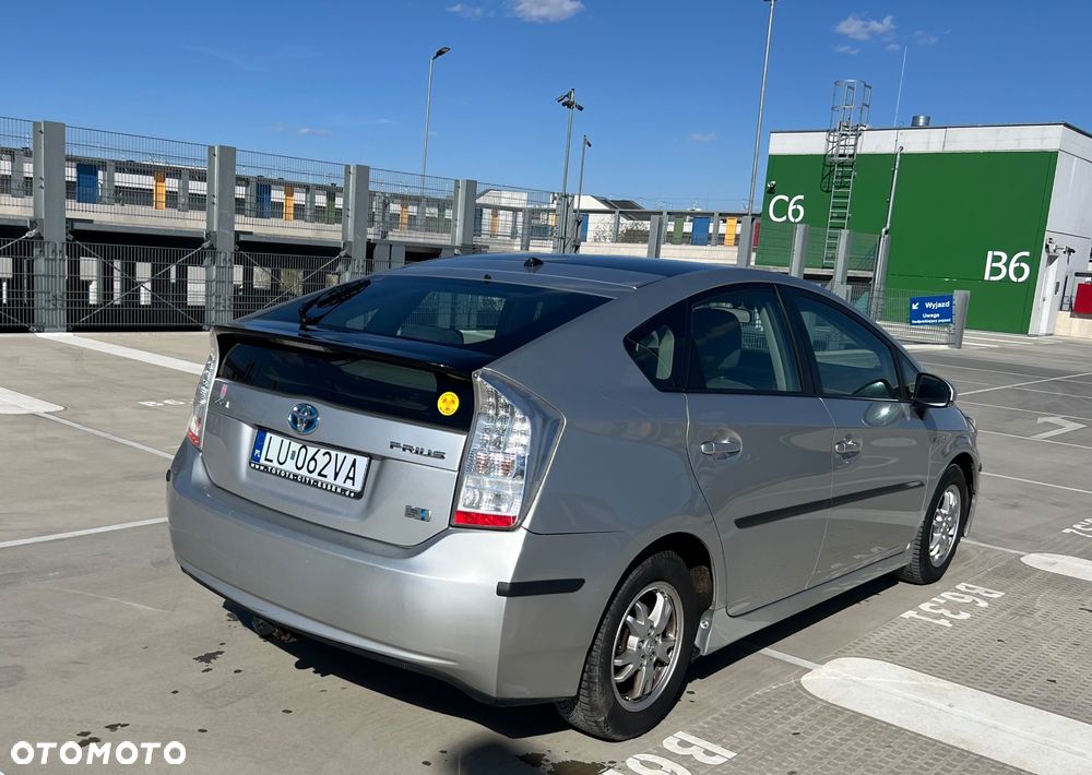 Toyota Prius (Hybrid) Executive - 8
