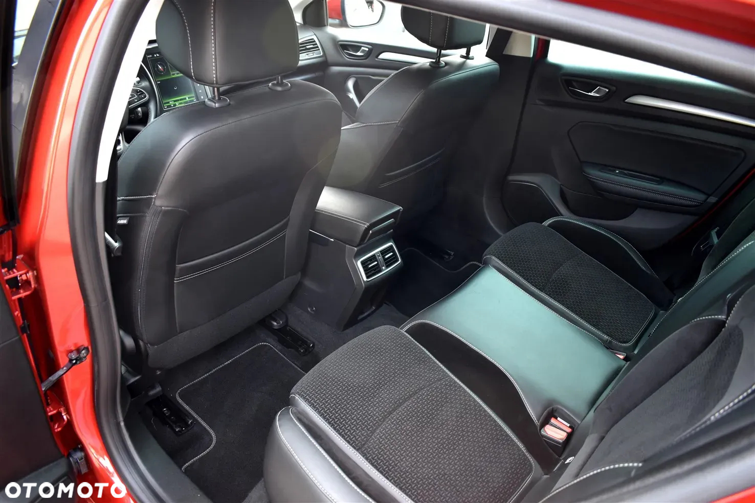 Renault Megane ENERGY TCe 130 EDC BOSE EDITION - 14