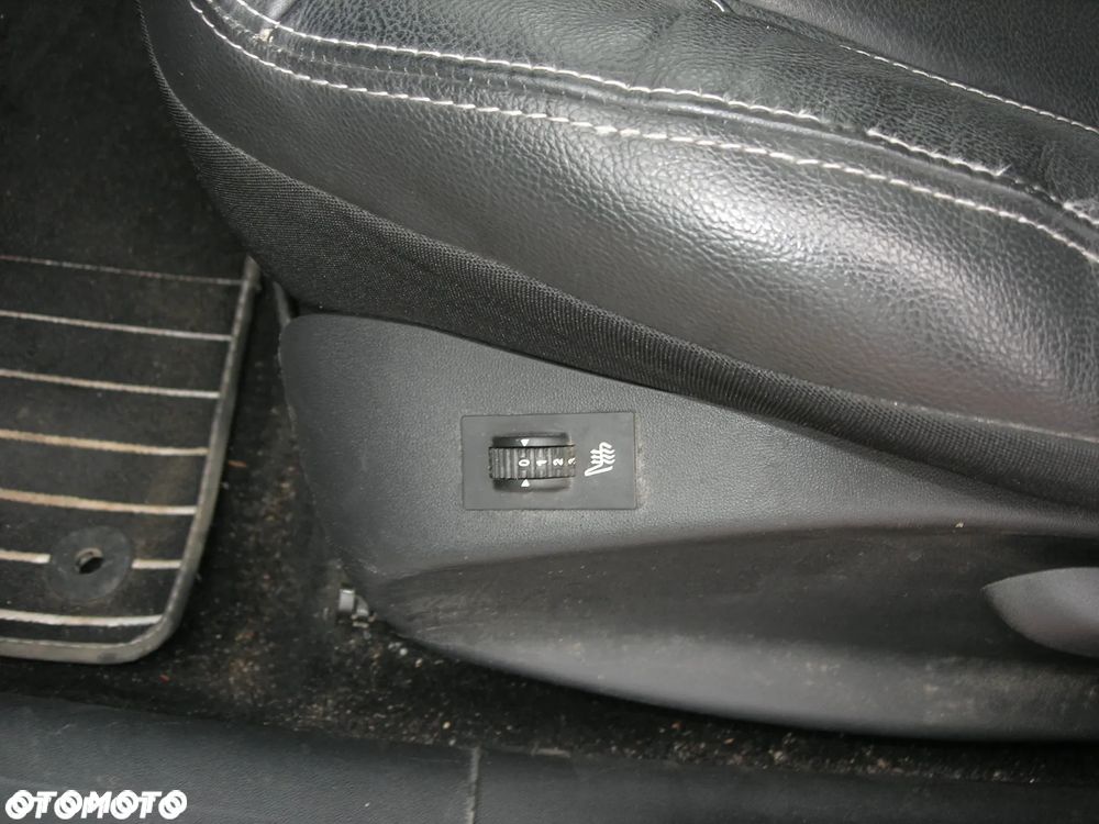 Peugeot 2008 1.6 e-HDi Allure S&S - 15