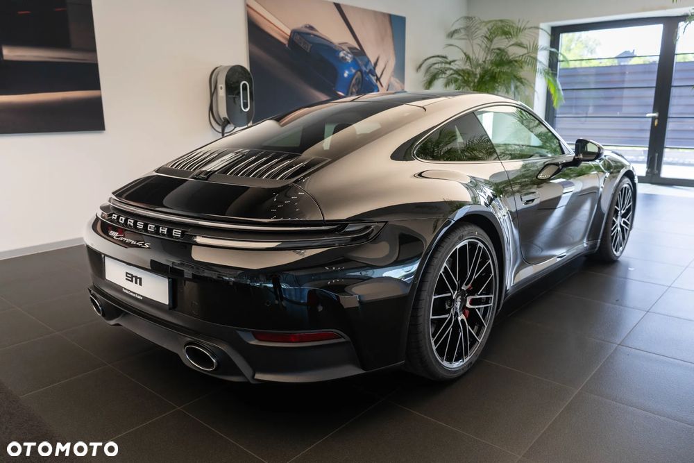 Porsche 911 Carrera 4S - 4