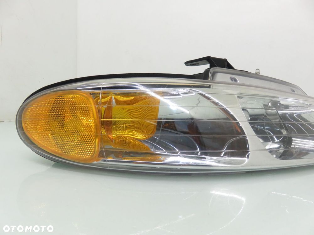 LAMPA PRAWA PRZEDNIA CHRYSLER  VOYAGER III (GS) - 9