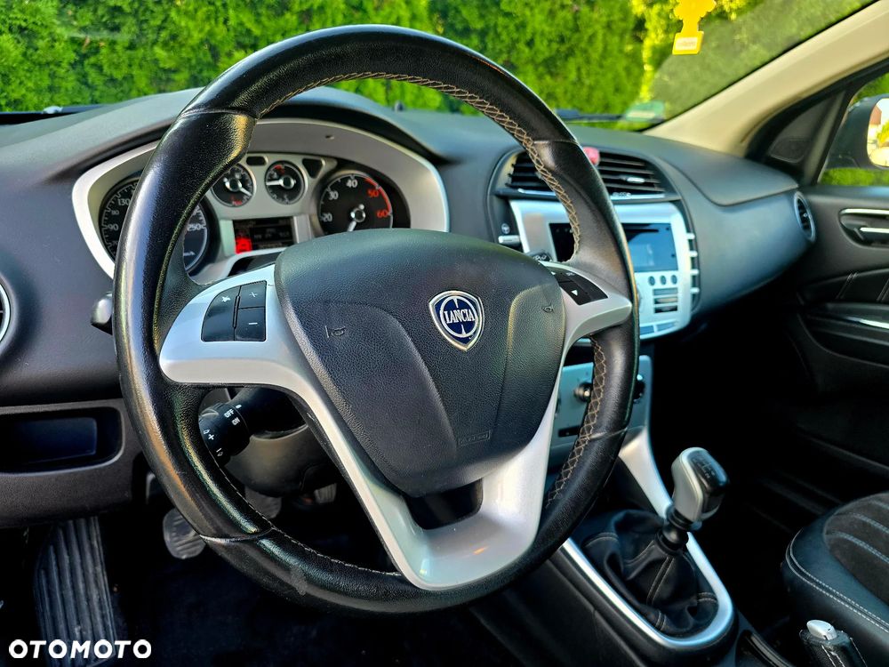 Lancia Delta 1.6 MJ Gold - 26