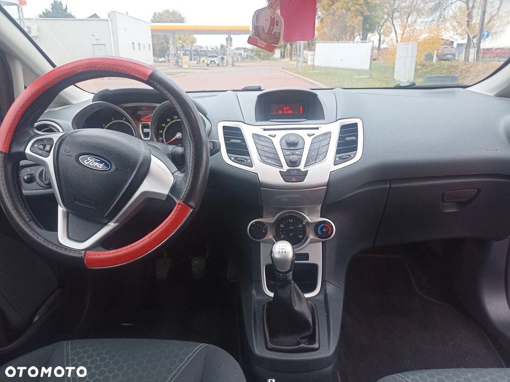 Ford Fiesta - 12
