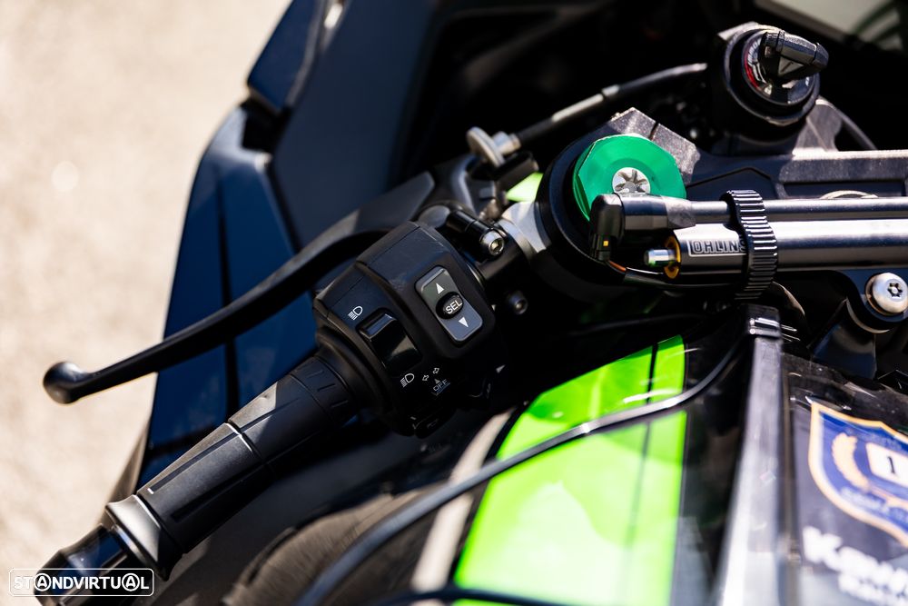 Kawasaki ZX ZX10R - 11