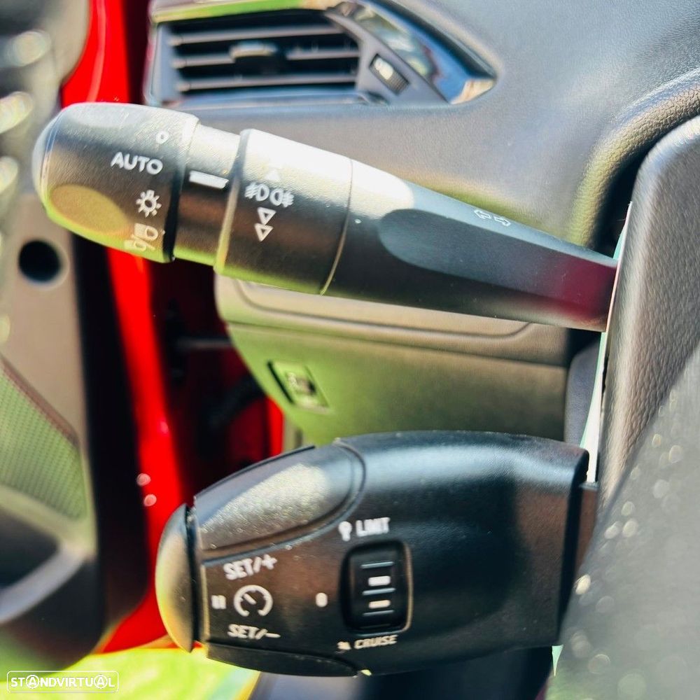 Peugeot 208 PureTech 82 Stop & Start Signature - 17