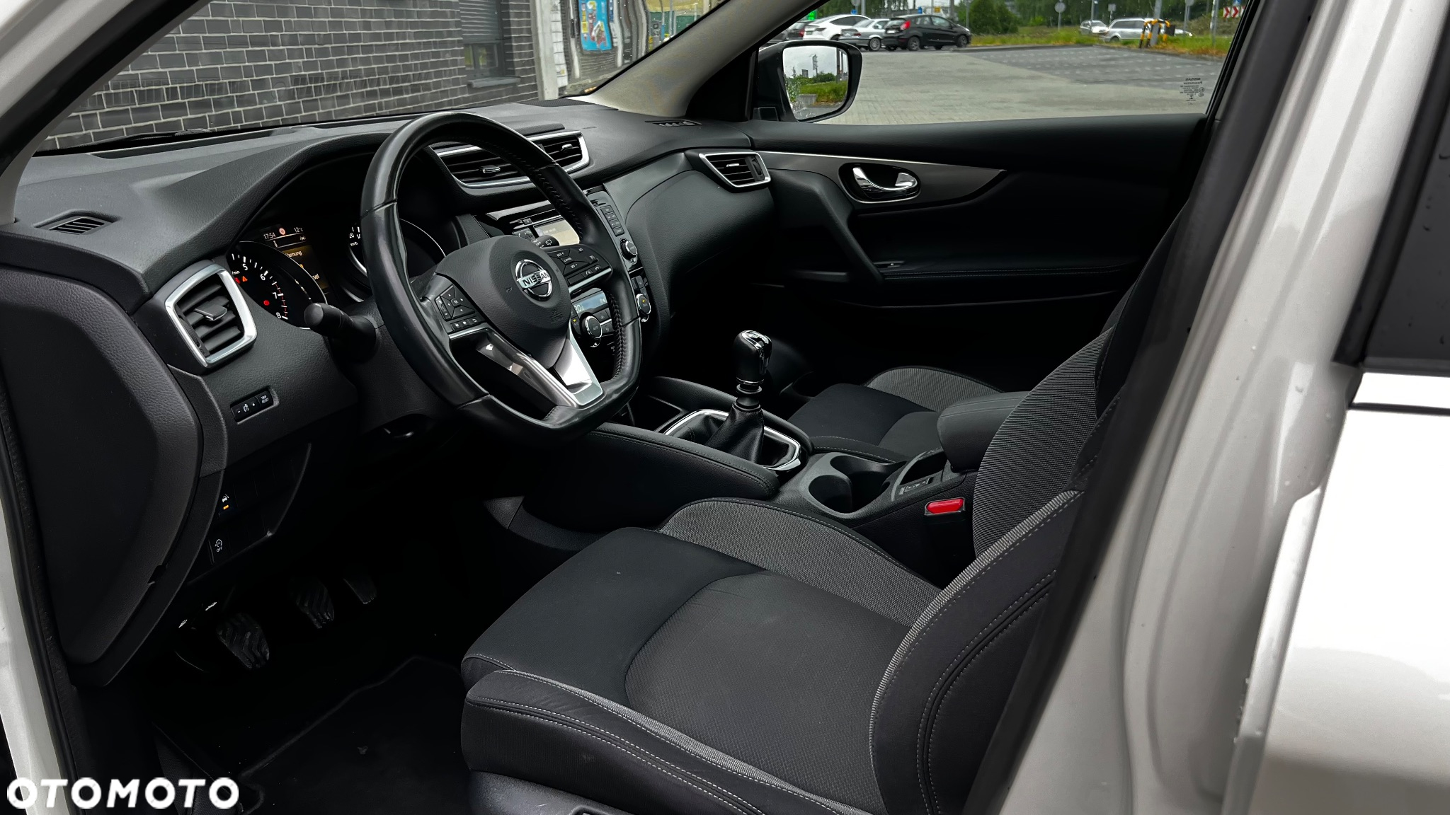 Nissan Qashqai 1.6 DIG-T N-Connecta - 27