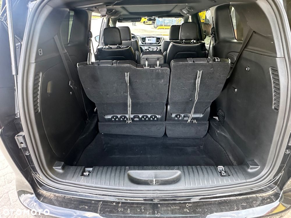Chrysler Pacifica - 16