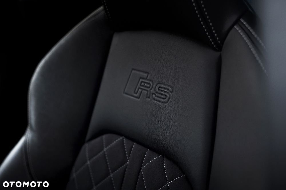Audi RS4 Avant - 15