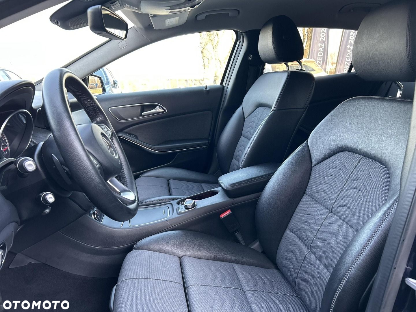 Mercedes-Benz GLA 180 d 7G-DCT Urban - 10