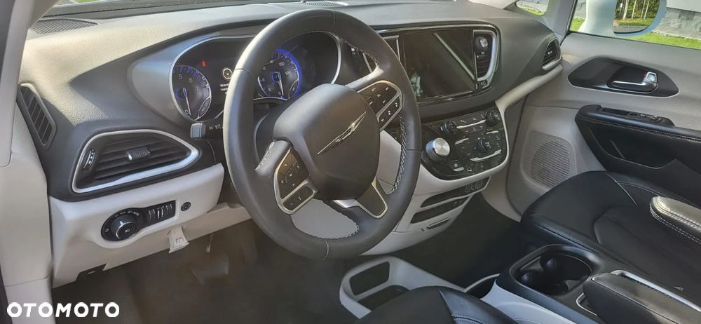 Chrysler Pacifica - 7