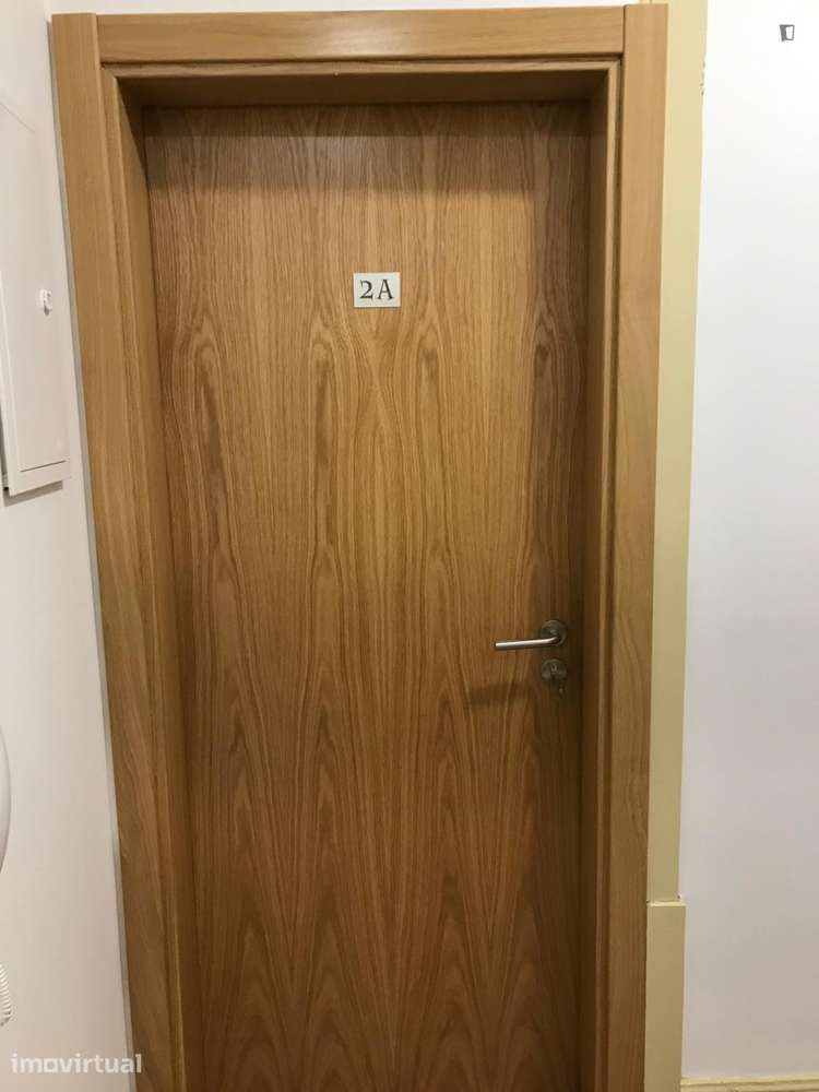Quarto - localizado em Baixa Coimbra - Grande imagem: 4/14