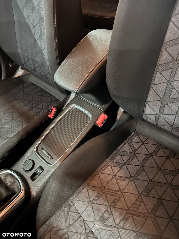 Opel Astra 1.4 Turbo 120 Jahre - 27