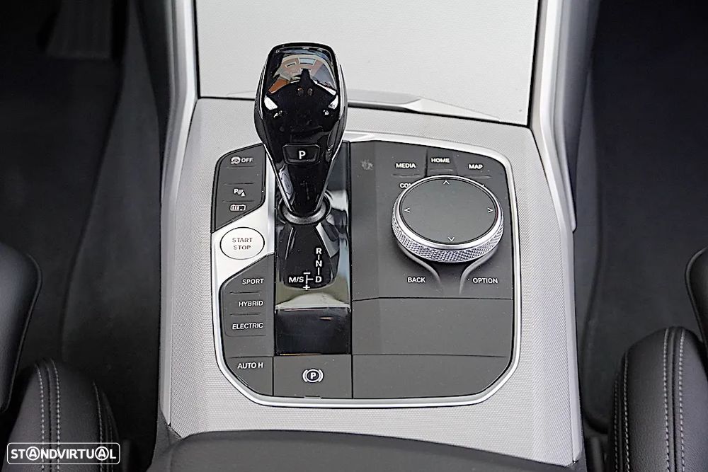 BMW 320 e Touring Corporate Edition Auto - 29