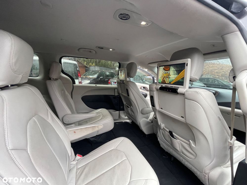 Chrysler Pacifica - 22
