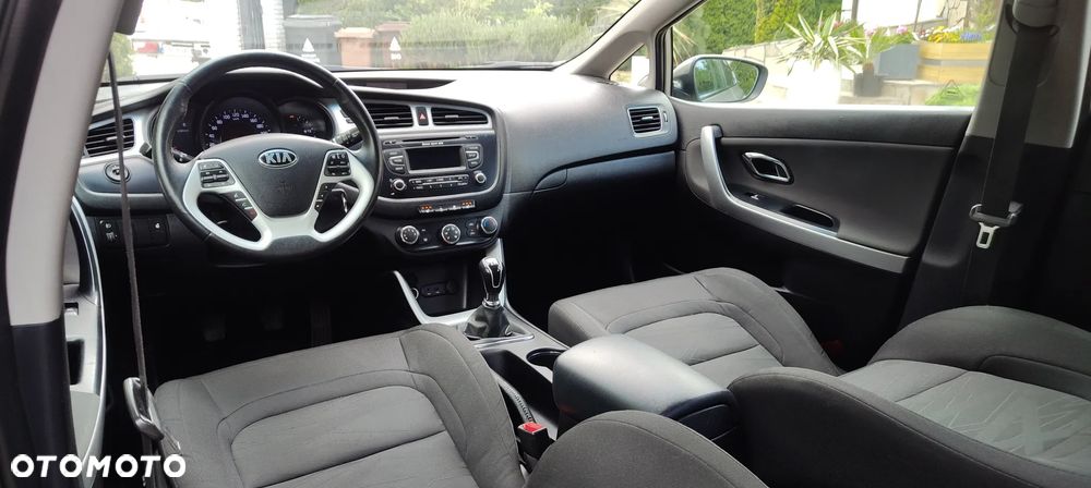 Kia Ceed 1.6 GDI ISG Platinum Edition - 20