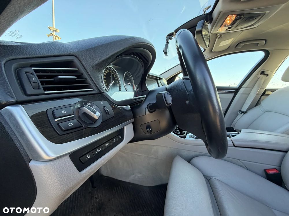 BMW Seria 5 535d xDrive - 13