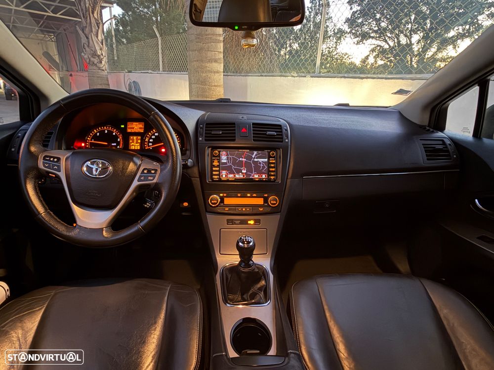 Toyota Avensis - 8