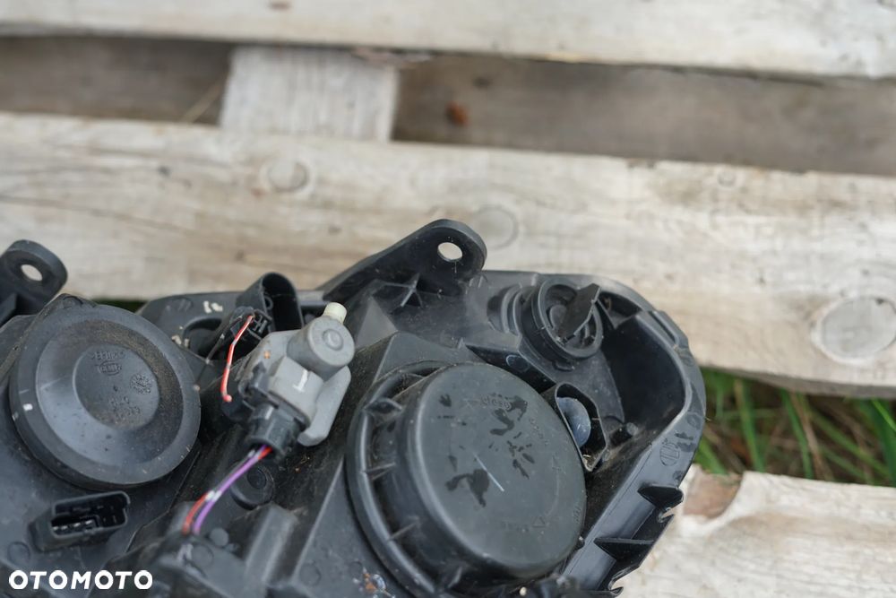 Lampa przód przednia prawa Nissan Qashqai I J10 Anglik - 8