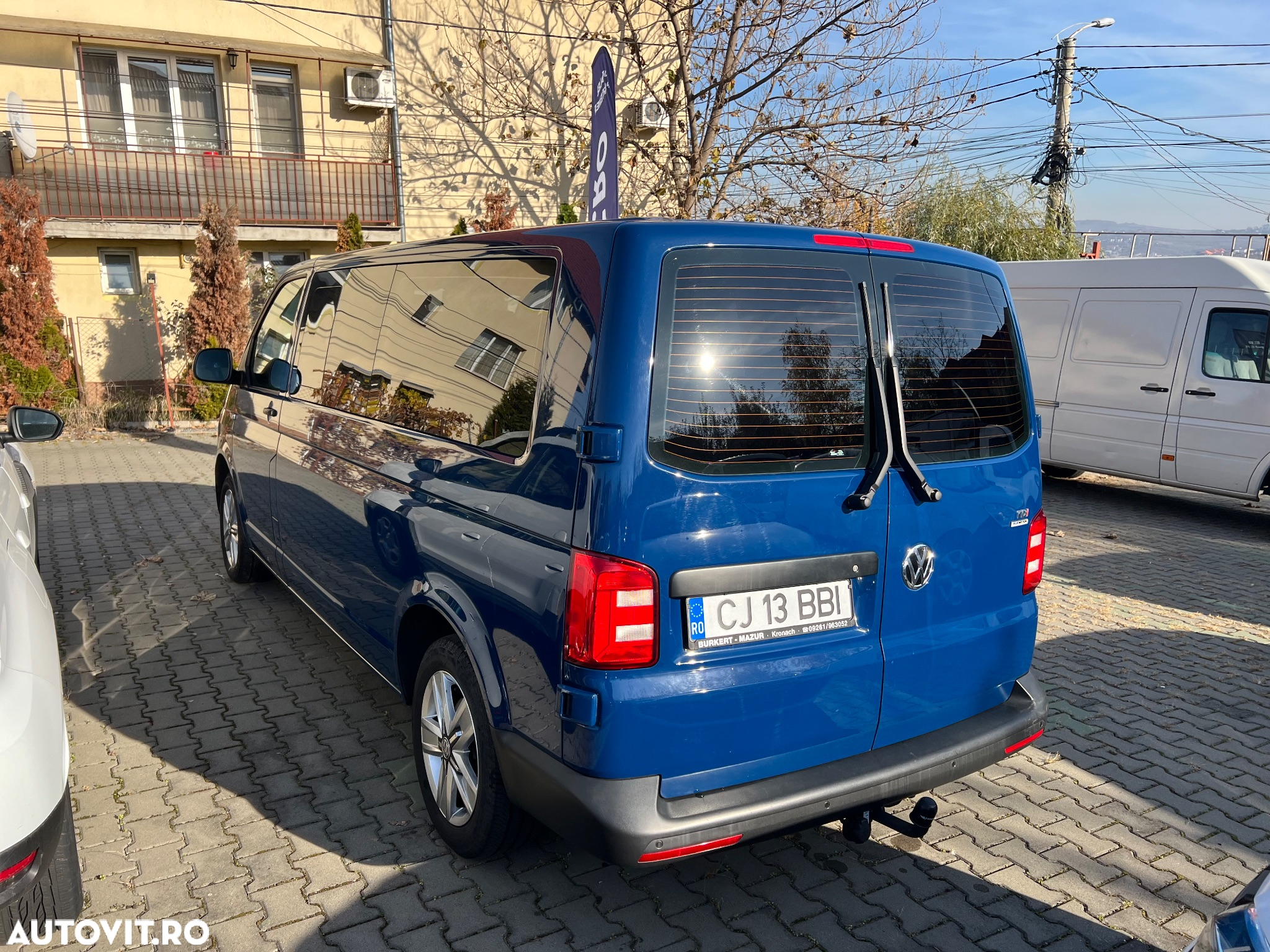 Volkswagen Caravelle - 3