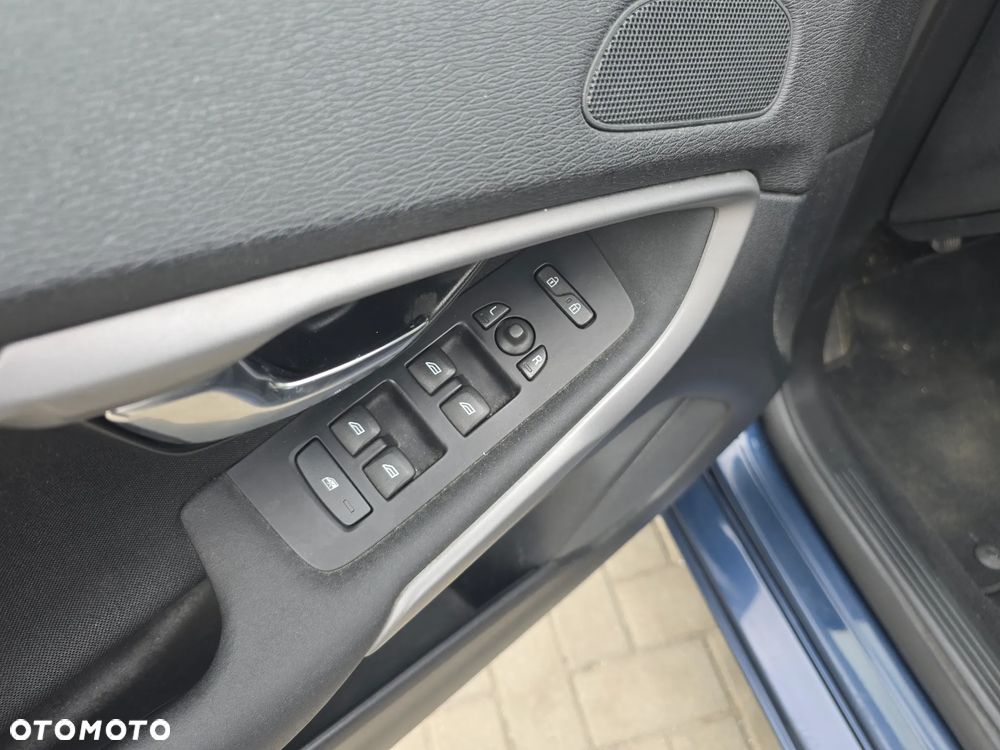 Volvo V40 - 25