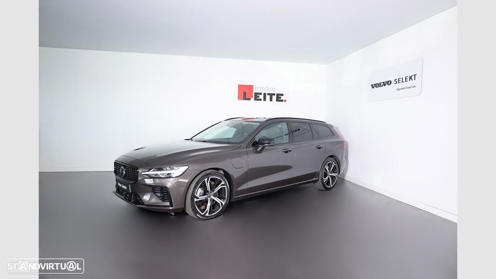 Volvo V60 2.0 T6 AWD TE Plus Dark — fotografia 3