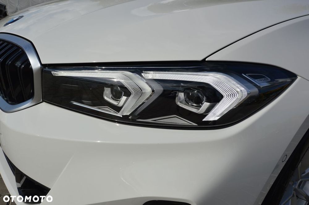 BMW Seria 3 318d mHEV - 10