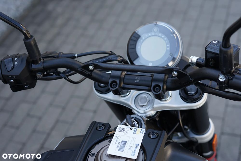 Husqvarna Svartpilen - 19