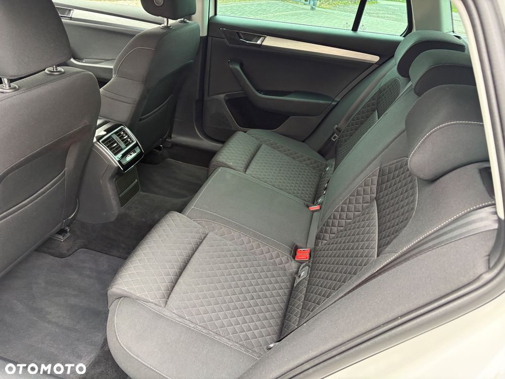 Skoda Superb 2.0 TDI Sportline - 19